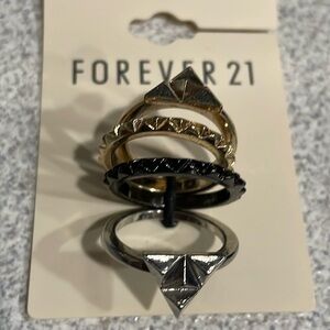 NWT Forever 21 4 Rings gold & Silver